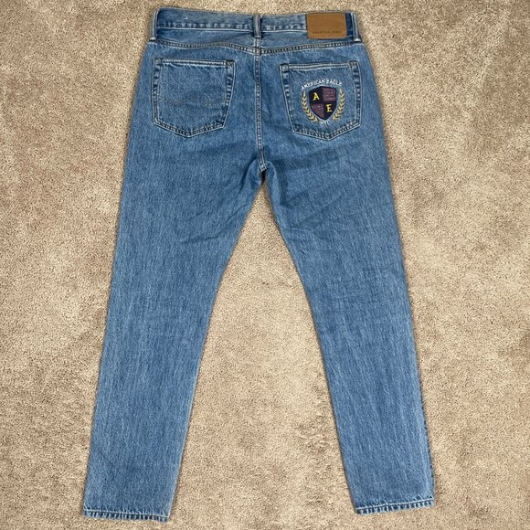 American Eagle Jeans Mens 30x28 Blue Embroidered Crest Pocket Preppy College Dad - Picture 1 of 9